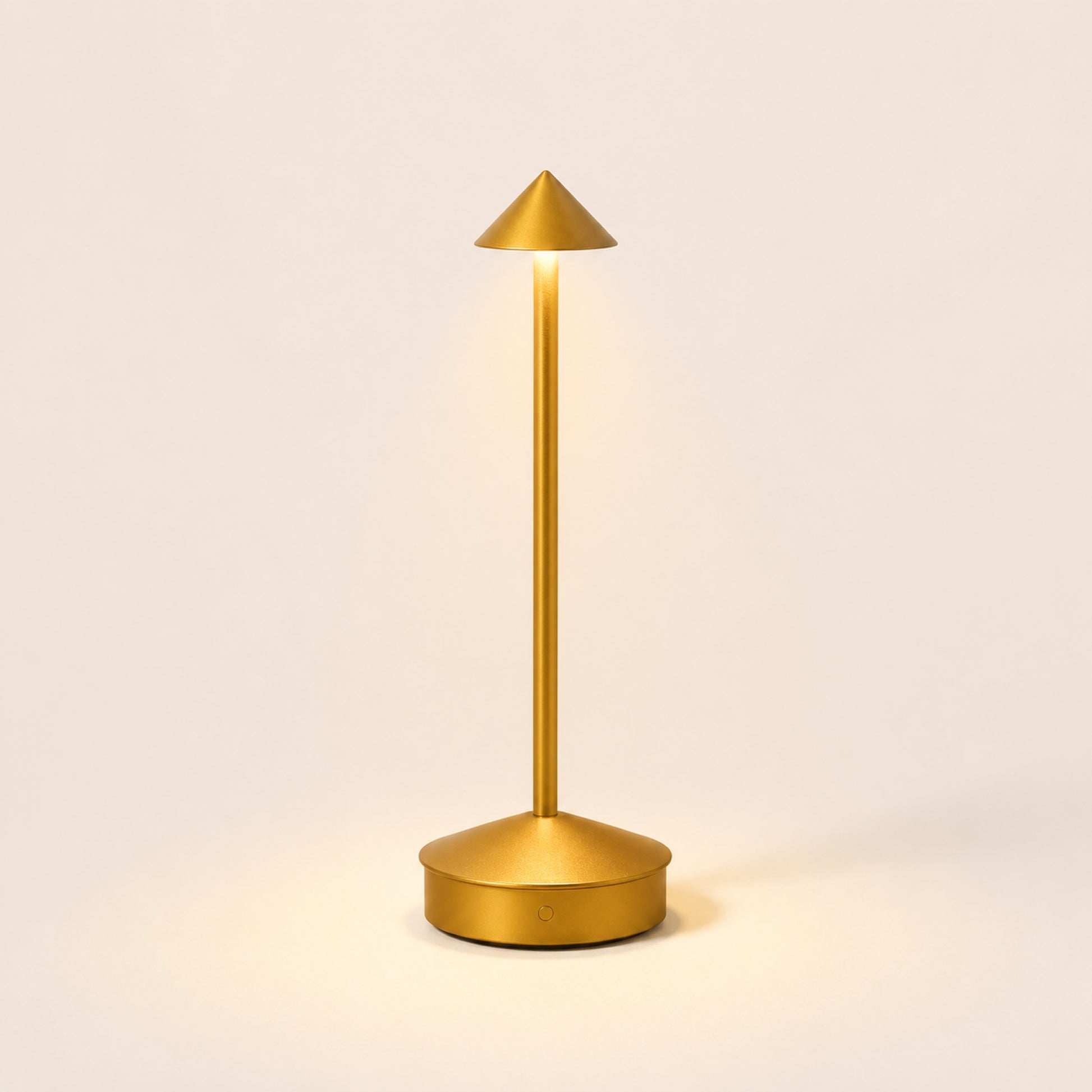 In the set: The Wren cordless table lamp in brass gold